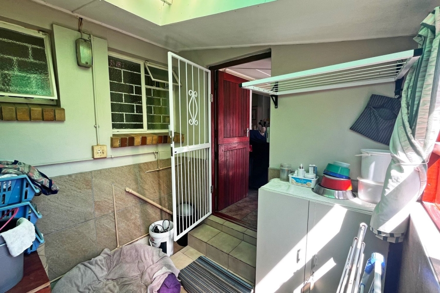 6 Bedroom Property for Sale in Hartenbos Central Western Cape
